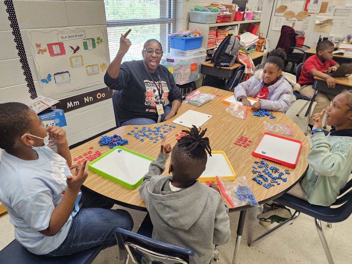GreatKinder1's tweet photo. Teaching and Learning....all day everyday at Brookview Elementary School! https://t.co/MxThswzYua