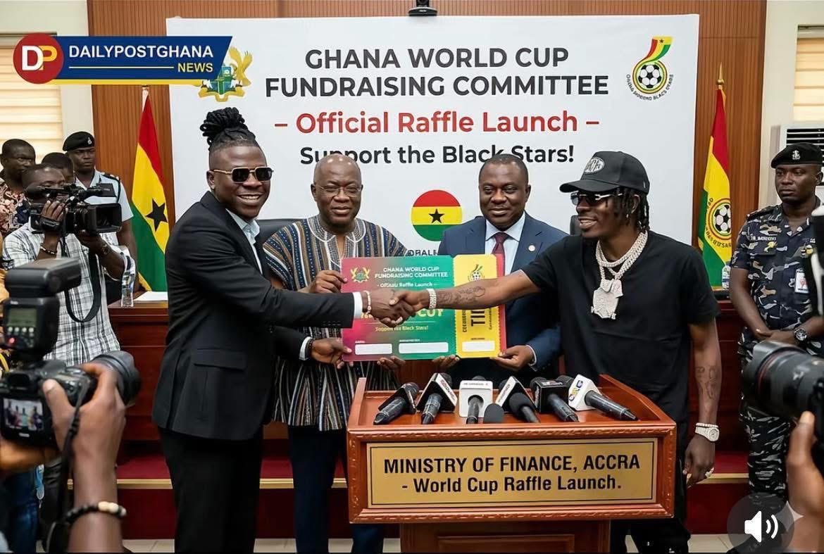 smith__bluce's tweet image. 🚨‼️Did Shatta Wale And Stonebwoy shake hands yesterday 😳 #shattafestuk #africa #shattawale