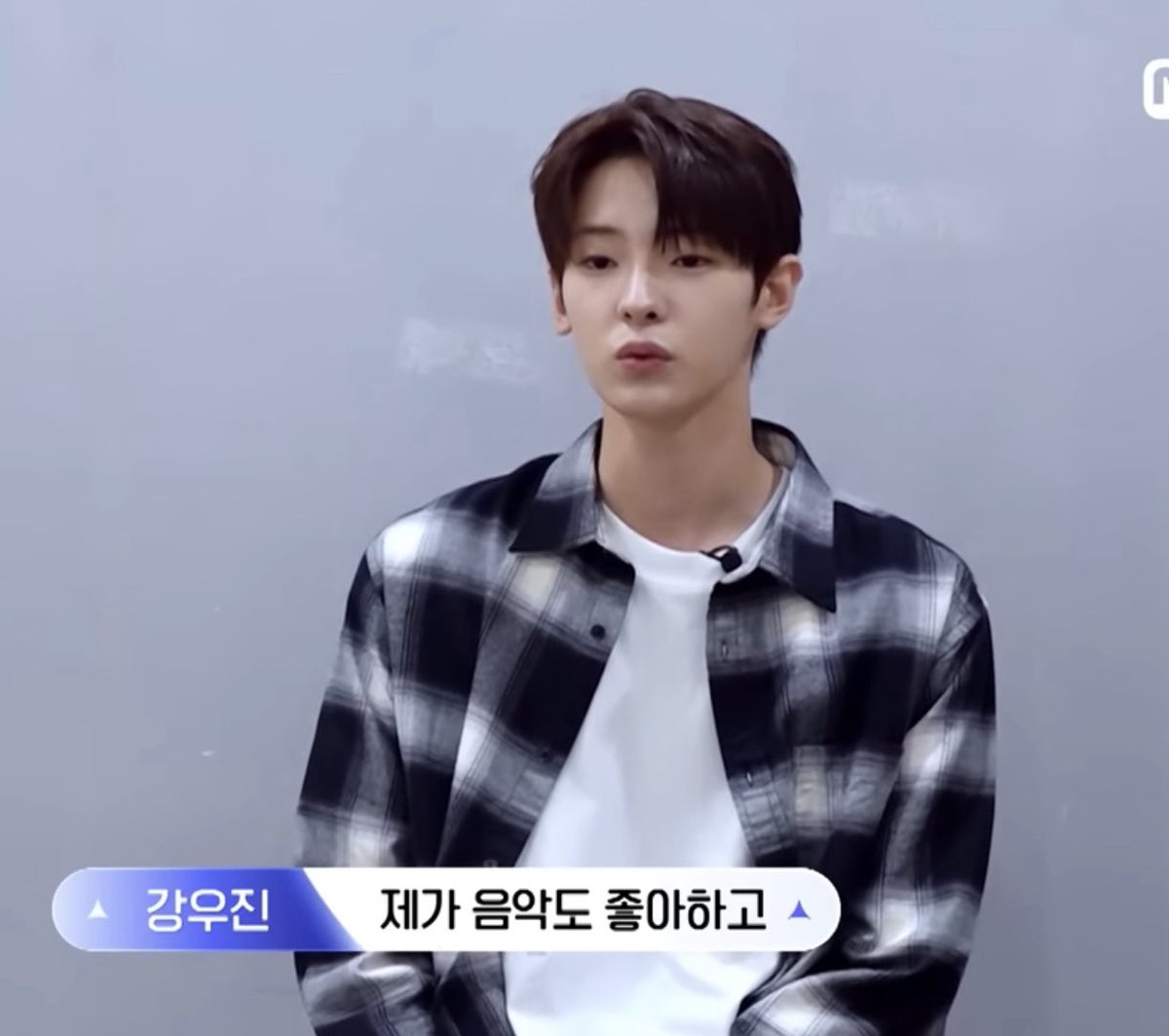 Moncheriejake's tweet photo. ga usah malu, si Kang woojin dari b2p sampe udah final, terus konten habis b2p pun masih aja setia sama kemeja kotak-kotaknya itu https://t.co/23YXUKSbGN