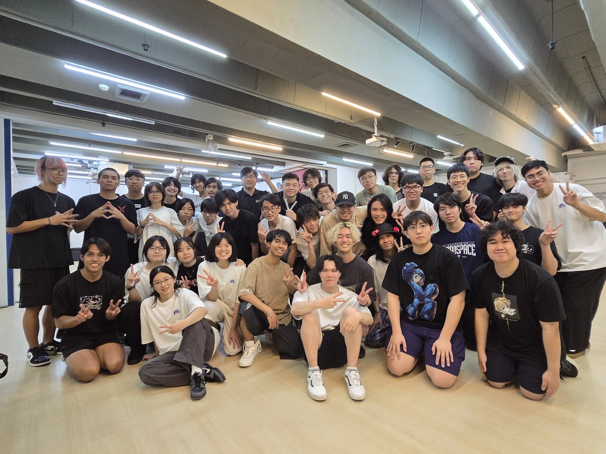hako_wotagei25's tweet photo. Thank you everybody in Singapore!!!🇸🇬 
Thank you for warmly welcoming me!!!

I’ll definitely come back again to see you all;)
See you by then~~~!
Stay healthy 👍👍👍 https://t.co/CRUsDbL2Wr