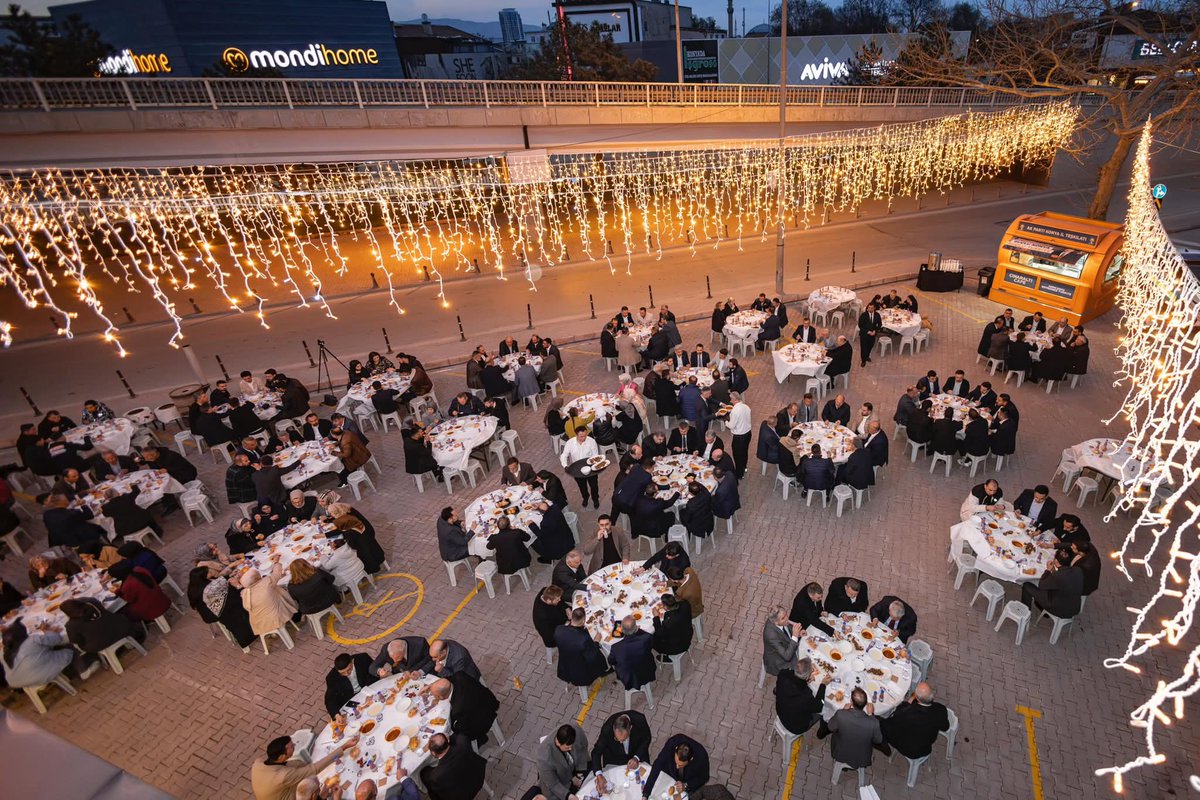 İl Başkanlığımızda düzenlenen iftar programına katılım sağladık. Ramazan ayının manevi atmosferinde bir araya gelerek birlik, beraberlik ve kardeşlik duygularımızı pekiştirdiğimiz bu anlamlı buluşmada gönüllerimiz aynı sofrada birleşti.
#MilletimizleYolumuzBir
