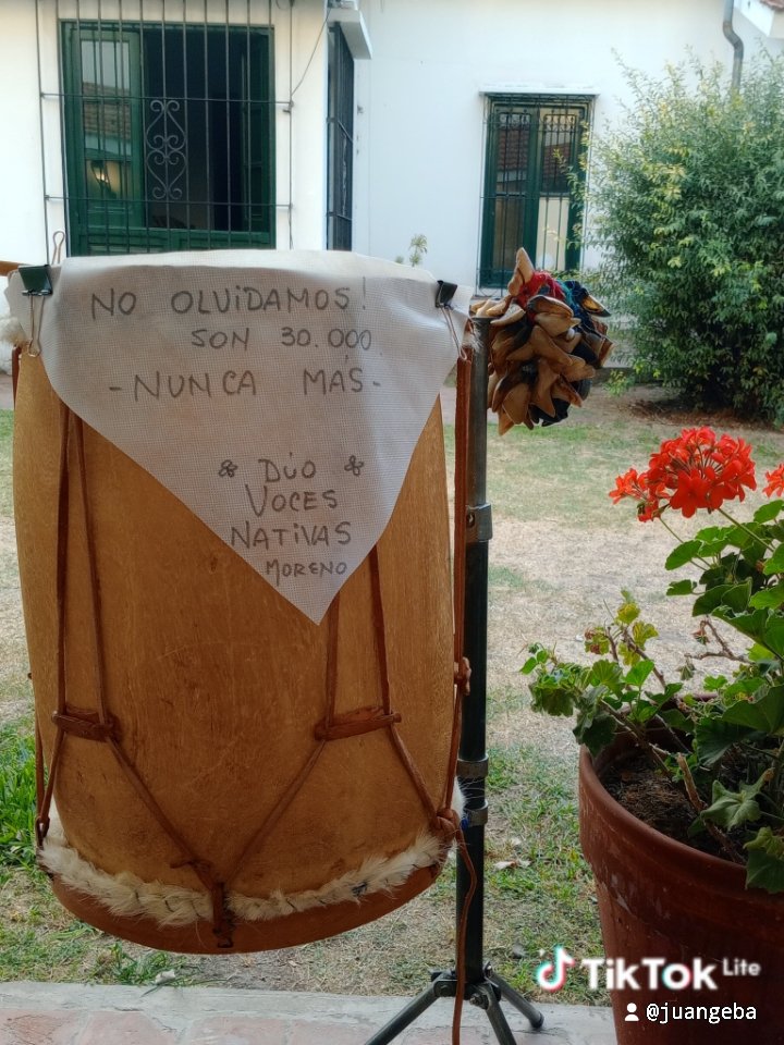 juangeba2's tweet photo. Sábado 
Parte 2

🇦🇷 Peatonal del Museo Molina Campos 
Voces Nativas cantó por la mujer y la memoria 💜
#mujeres #memoria #voces #museos #argentina https://t.co/7fnZzKldph