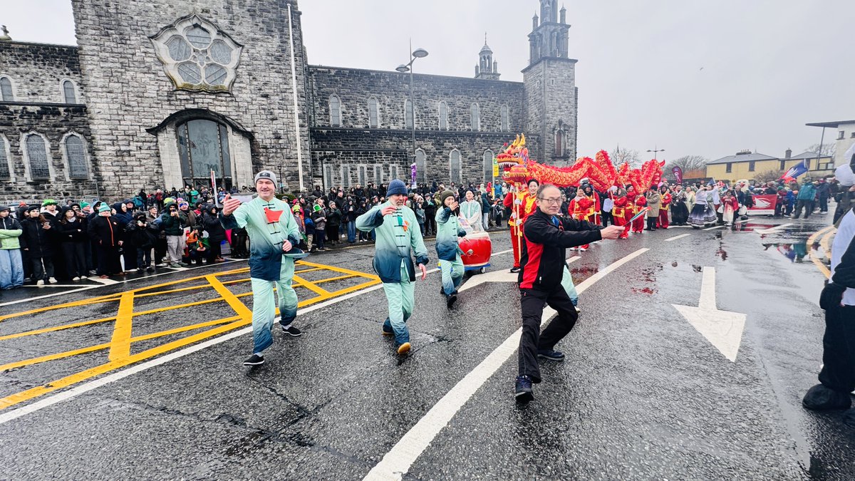 ConfuciusInst13's tweet photo. The Confucius Institute of Traditional Chinese &amp; Regenerative Medicine joined this year’s St. Patrick’s Day Parade 
From a vibrant dragon dance, graceful Tai Chi demonstrations, &amp; traditional outfits,  our group brought a unique splash of Chinese culture to the celebration. https://t.co/qEh3D9wB0c