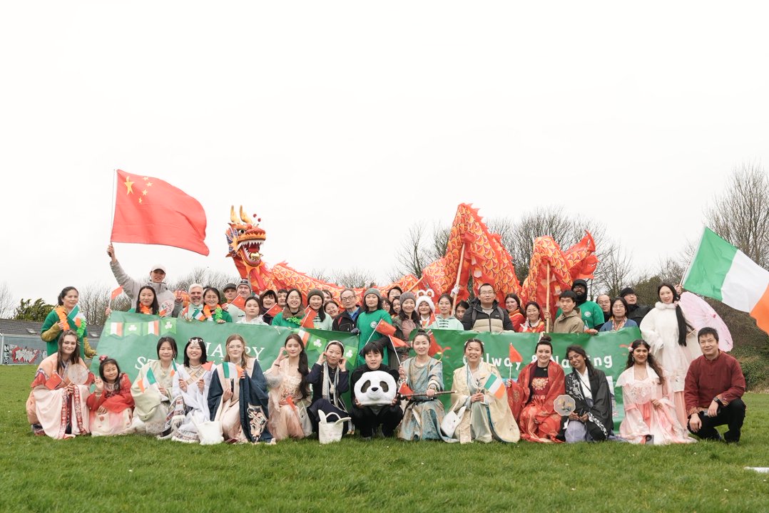 ConfuciusInst13's tweet photo. The Confucius Institute of Traditional Chinese &amp; Regenerative Medicine joined this year’s St. Patrick’s Day Parade 
From a vibrant dragon dance, graceful Tai Chi demonstrations, &amp; traditional outfits,  our group brought a unique splash of Chinese culture to the celebration. https://t.co/qEh3D9wB0c