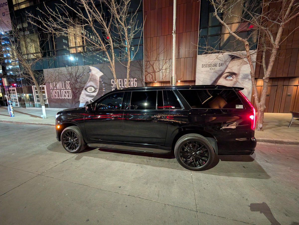 AustinLimoGuide's tweet image. SUV at SXSW 2015 near painted wall ad for :  #DisclosureDay 

Find Chauffeured Services! 

#Austinlimoguide