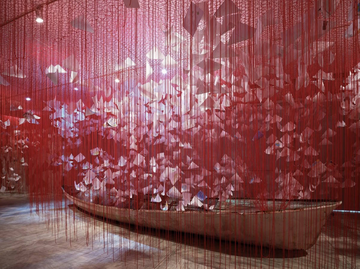 BureauModern's tweet photo. CHIHARU SHIOTA 🇯🇵 @chiharushiota   

Born in Osaka, based in Berlin. Shiota’s inspiration often emerges from a personal experience or emotion which she expands into universal human concerns such as life, death and relationships. She has redefined the concept of memory. https://t.co/bh61D8aLyP