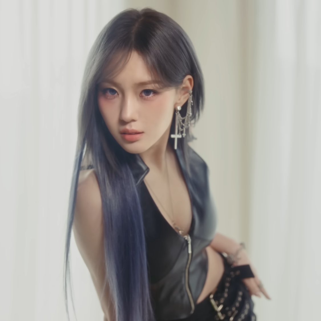 chaehyunhours's tweet photo. CHAEHYUN LOOKS LIKE AN ANIME CHARACTER OH MY GOSH https://t.co/0W7NZEghwF