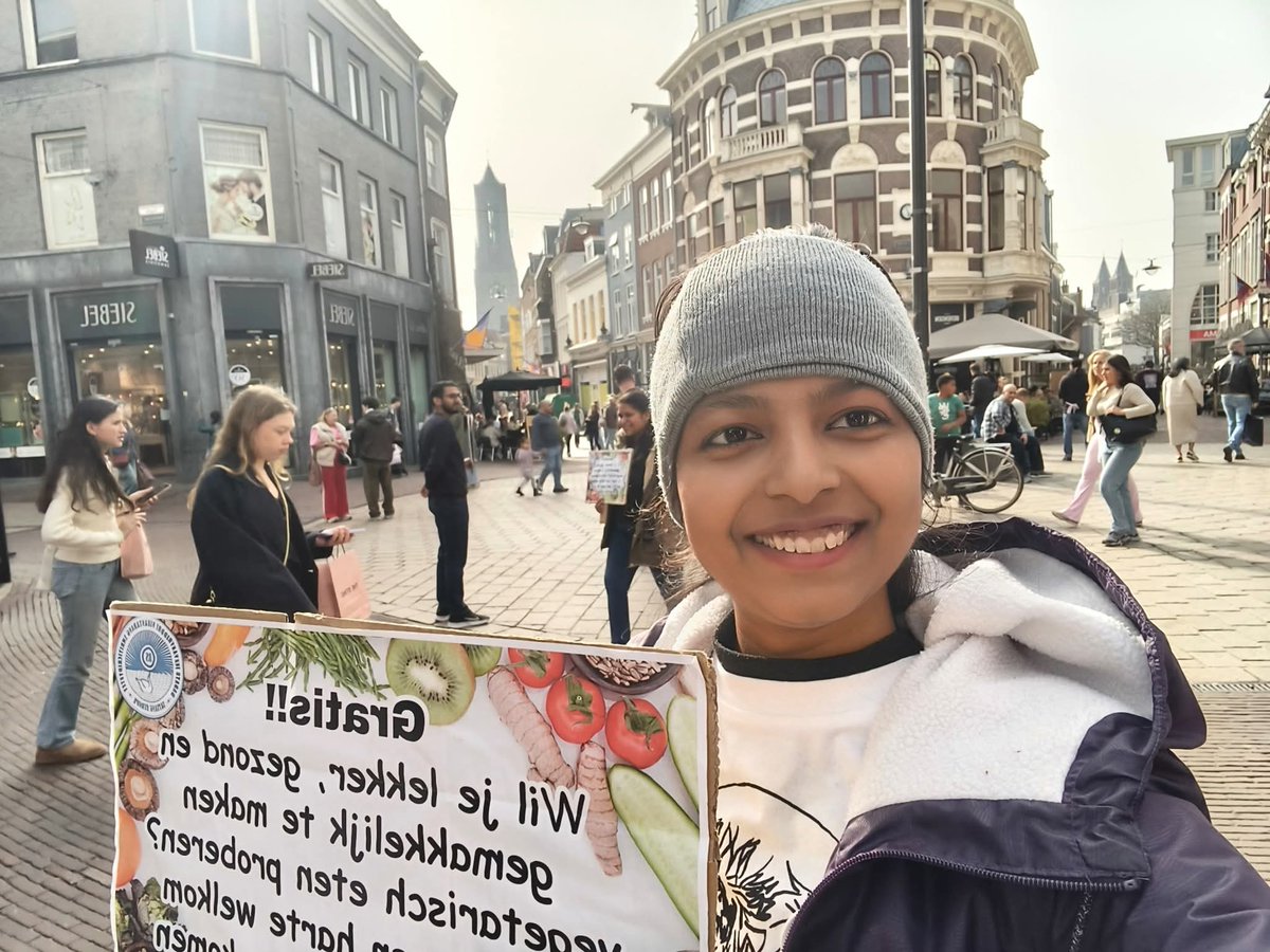 SatsangEurope's tweet photo. Food Service day 46 at Land van de markt, Arnhem; The Netherlands🇳🇱 

This Saturday; on March 7th, Satsang Europe volunteers once again gathered together with renewed spirits and high energies for the first market place Food awareness and food service initiative in Arnhem. https://t.co/eGdxeLEgof