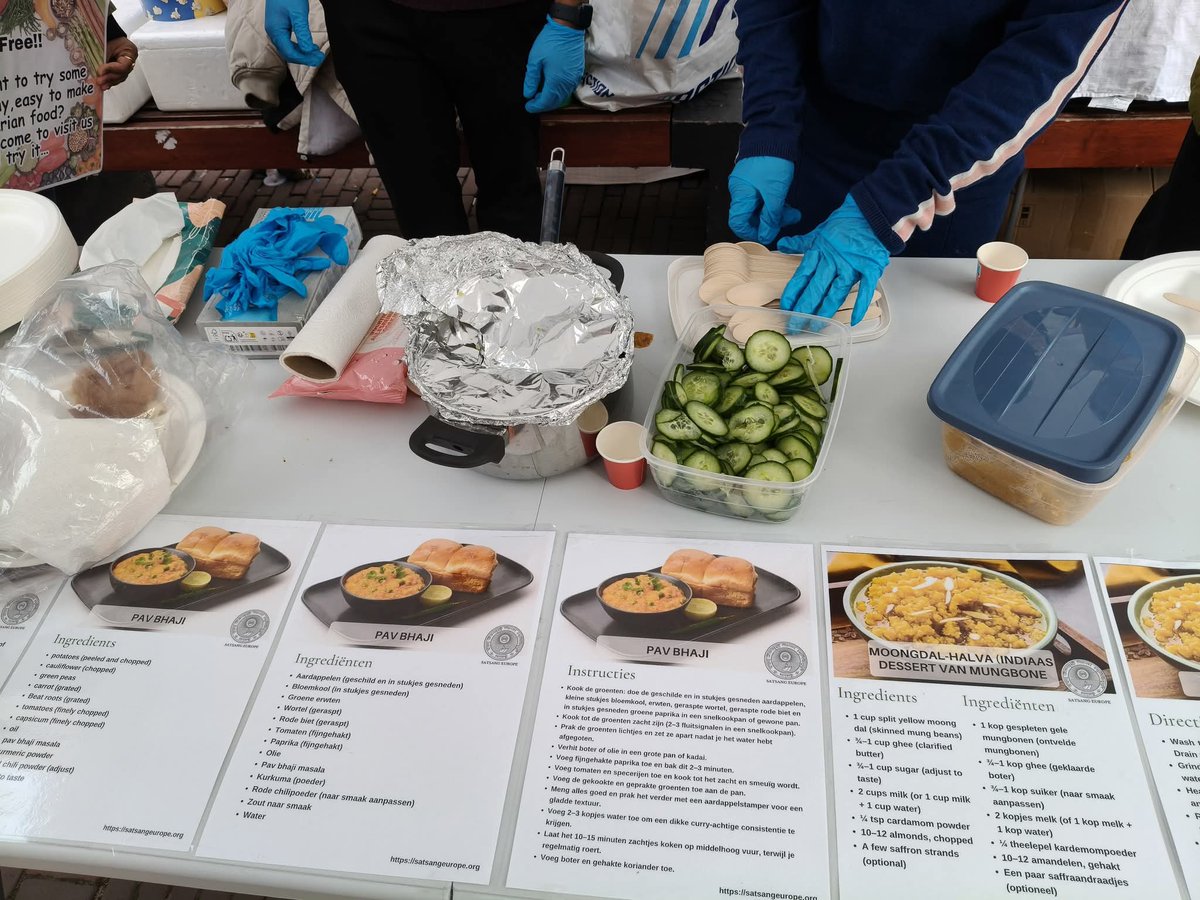 SatsangEurope's tweet photo. Food Service day 46 at Land van de markt, Arnhem; The Netherlands🇳🇱 

This Saturday; on March 7th, Satsang Europe volunteers once again gathered together with renewed spirits and high energies for the first market place Food awareness and food service initiative in Arnhem. https://t.co/eGdxeLEgof