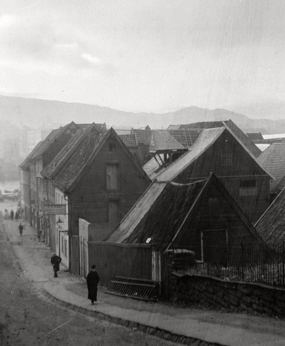 Composition tweet media