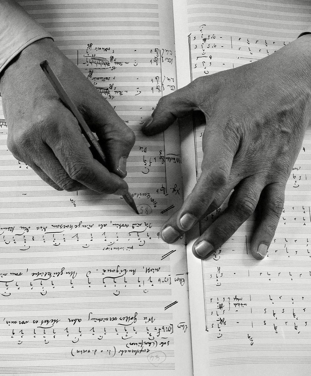 Composition tweet media