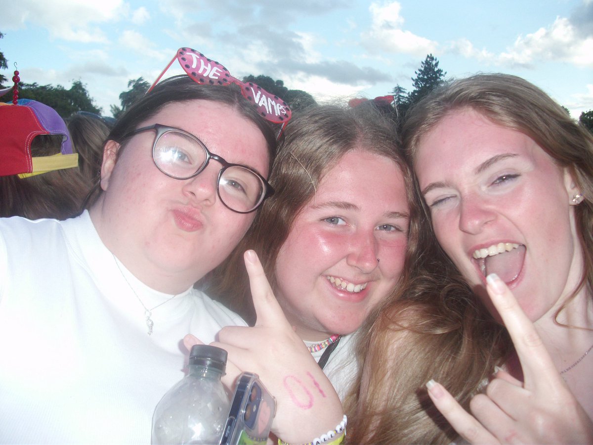 sarah🪩 tweet media