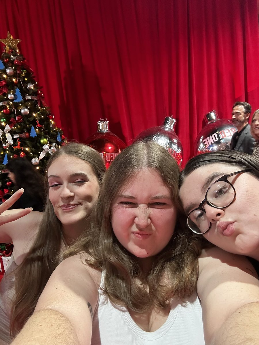 sarah🪩 tweet media