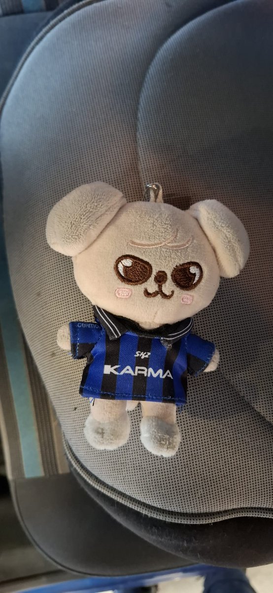 uraunde's tweet photo. Heute im Pilatusmarkt in Kriens gefunden, Parkhaus 5. Stock. Wer vermisst sein PuppyM?
#straykids #puppym https://t.co/AzLakeE1lC
