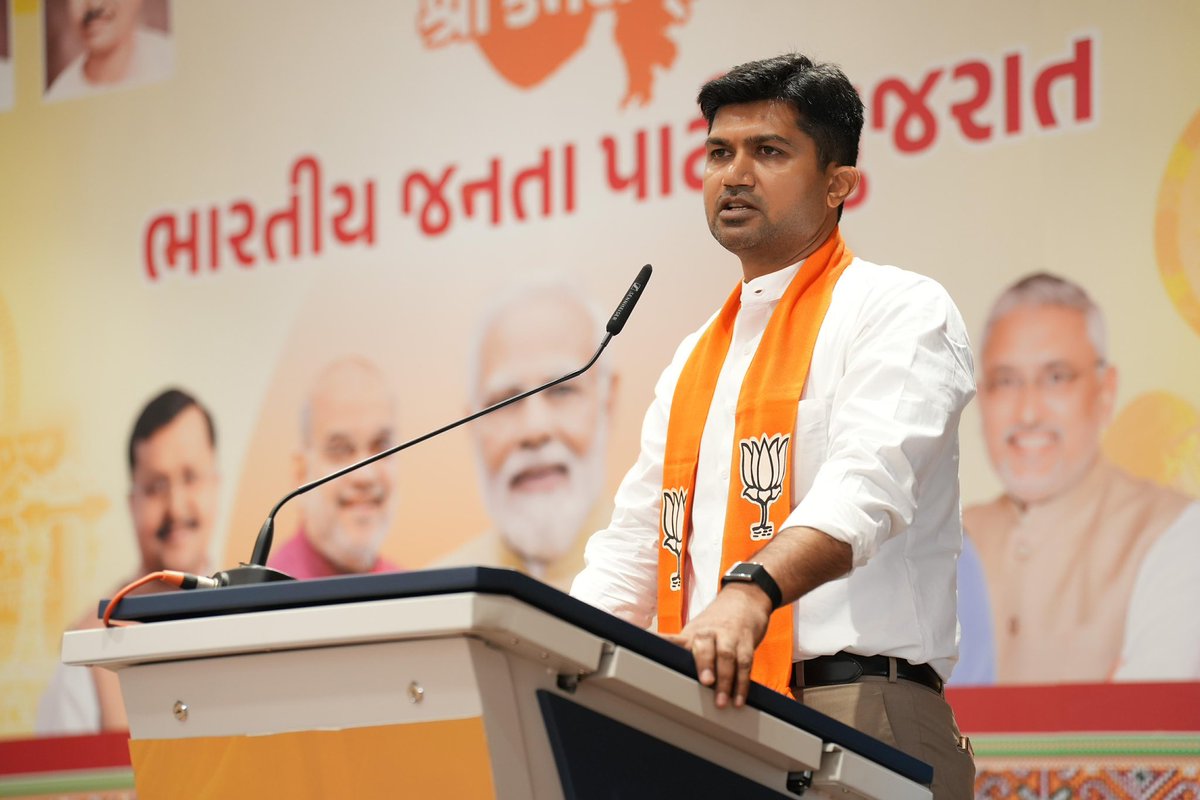 DrPrashantkorat's tweet photo. ગાંધીનગર પ્રદેશ કાર્યાલય 'શ્રી કમલમ' ખાતે આદરણીય પ્રદેશ અધ્યક્ષ શ્રી @iJagdishBJP જીની અધ્યક્ષતામાં અને પ્રદેશ સંગઠન મહામંત્રી શ્રી @ratnakar273 જીની વિશેષ ઉપસ્થિતિમાં આગામી કાર્યક્રમોના આયોજન અંગે બેઠક યોજાઈ. 

આ બેઠકમાં હાજર રહી પક્ષની મજબૂતી અને જનસેવાના કાર્યો માટે પ્રેરણાદાયી માર્ગદર્શન મેળવ્યું.