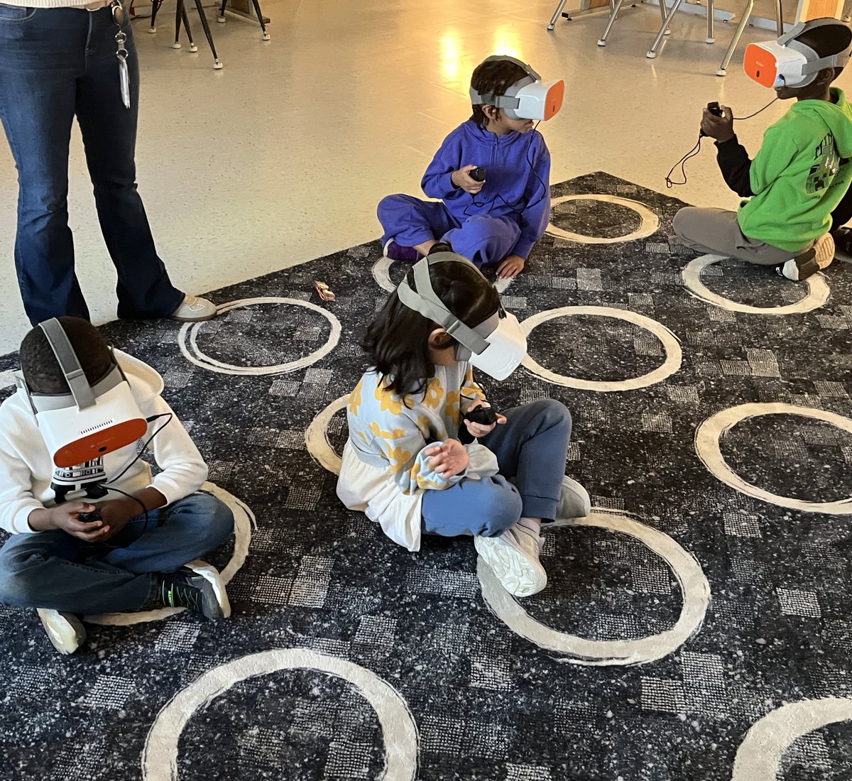 j_rosser5's tweet photo. I love my job so much! I get to work with @shann_albright and K-2 Ss for the next week doing🥽 @ClassVR! Their excitement brings me so much 🥰joy! We are traveling without leaving @KennesawElem @CobbSchools #CobbInTech #bestplacetolearn https://t.co/W3dvHsUgxq