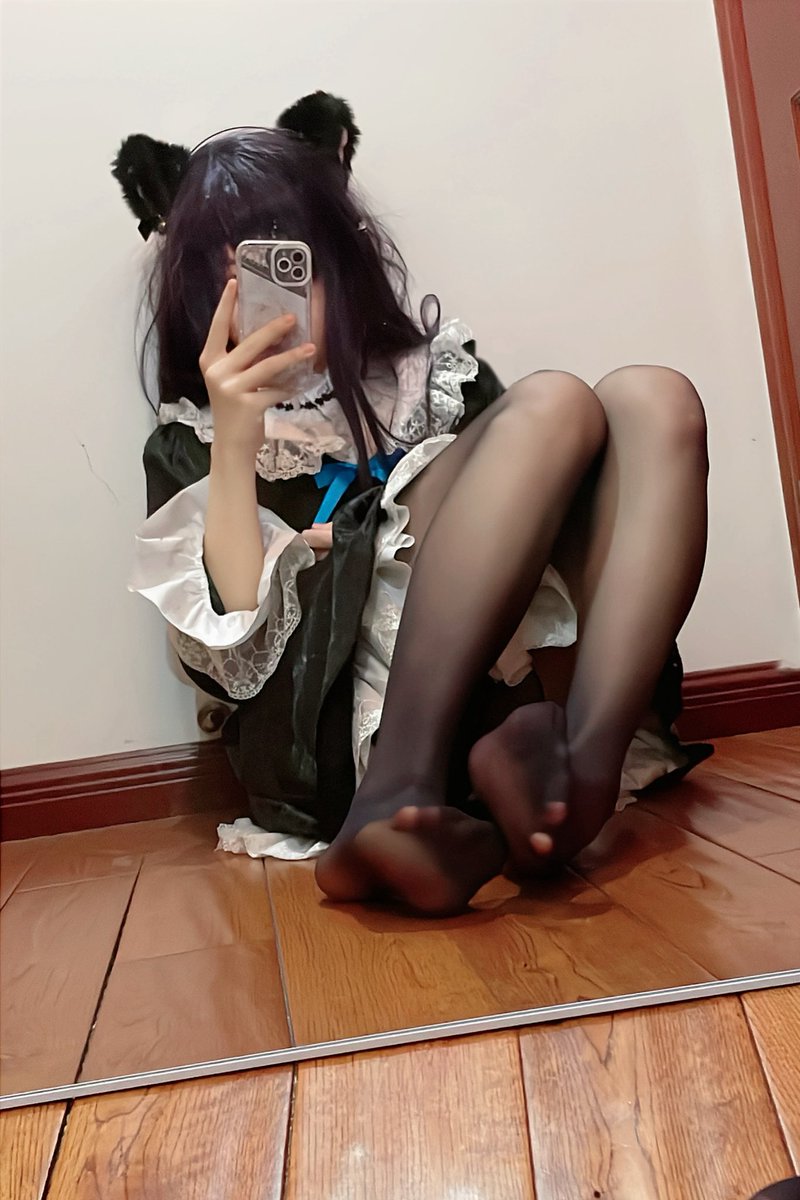 #男娘 #男の娘 #伪娘 #cosplay
六军不发无奈何，
宛转蛾眉马前死。
花钿委地无人收，
翠翘金雀玉搔头。
君王掩面救不得，
回看血泪相和流。（今天晚自习看到白居易写得长恨歌，看得我都难受了
