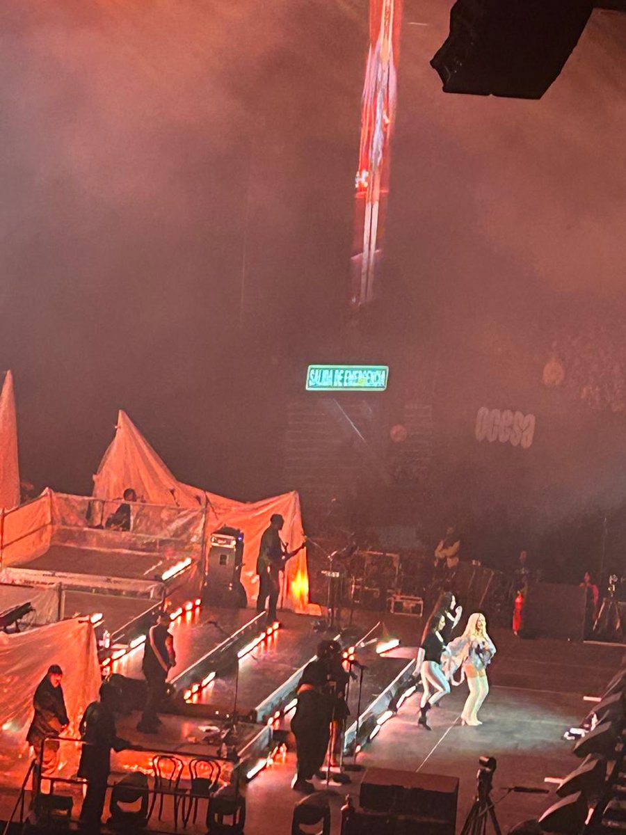 mayelli's tweet photo. @aesquinca y @BibiTorres284 Buen dia Toño y Bibi, les agradezco mucho la oportunidad de ganar boletos para ver a Christina Aguilera, la pase padrisimo :) Gracias, Gracias y Gracias https://t.co/Lc7rGDR6Jr