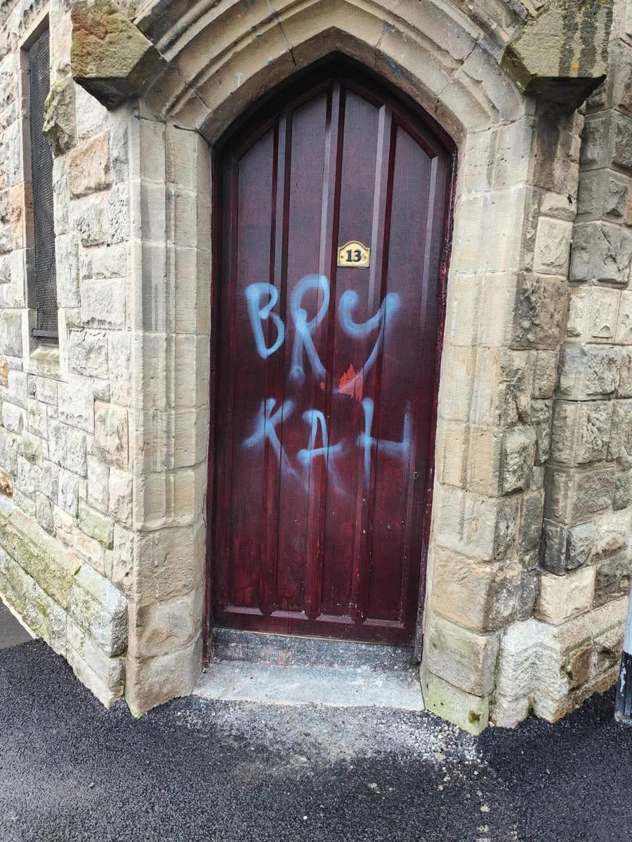 Moore Holmes tweet media