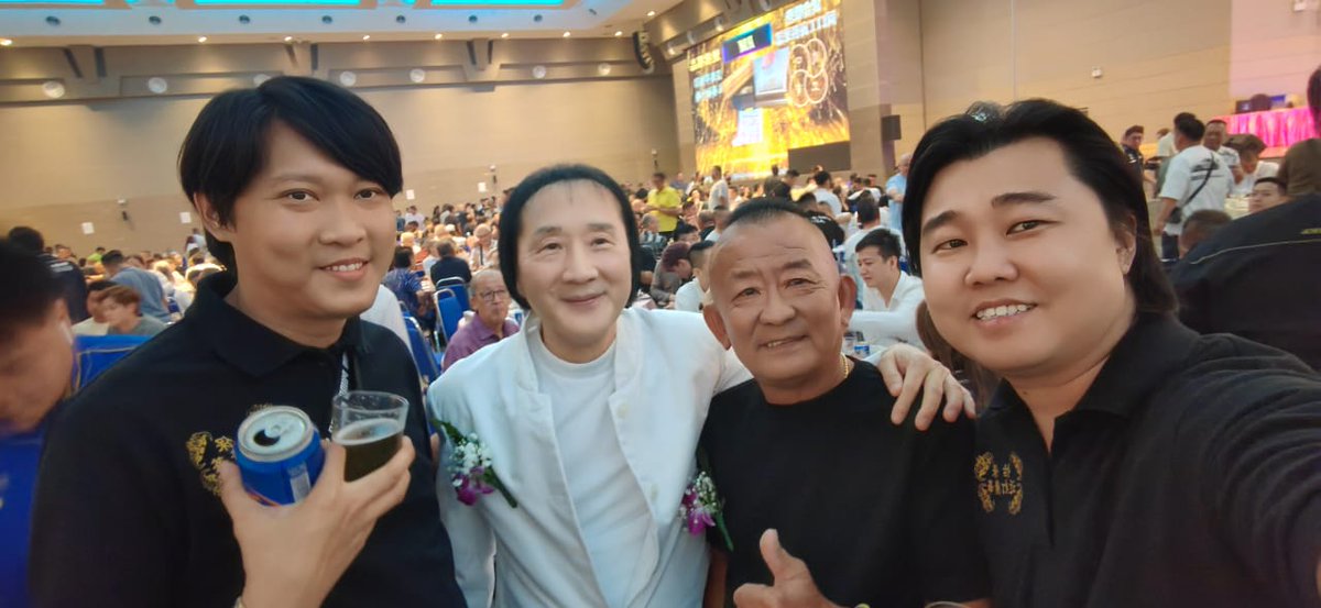 SteveWaYaMen's tweet photo. ,有人知道白衣服的是谁么？ https://t.co/1GdgZos7eP
