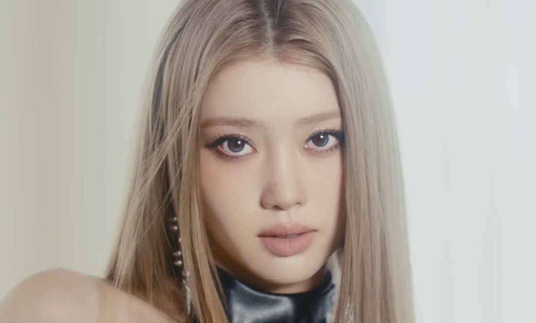 shen xiaoting pics 🦌 tweet media