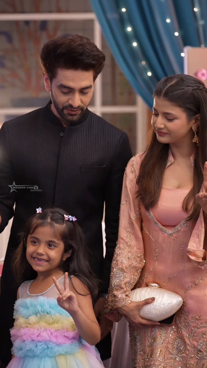 Aww this was such an adorable picture 😭❤️

#yrkkh #Abhimaan 

#MarchBelongsToAbhimaan