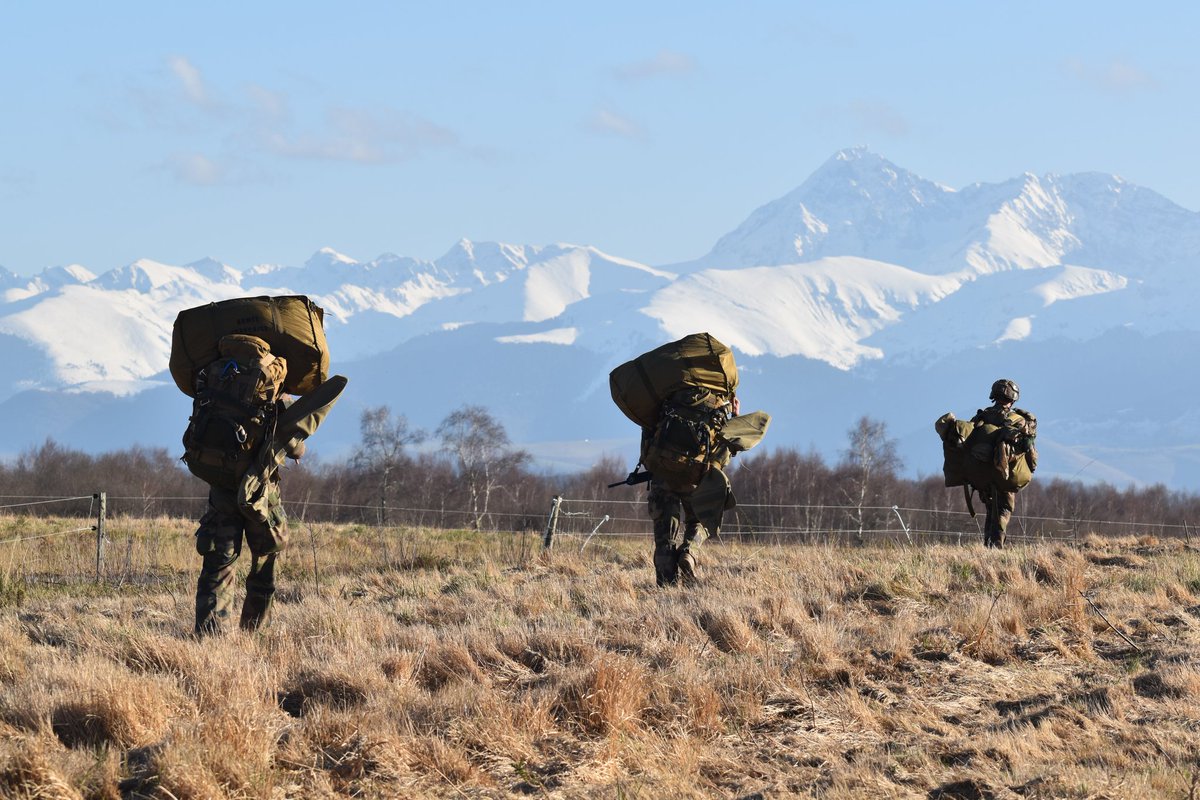École des troupes aéroportées tweet media