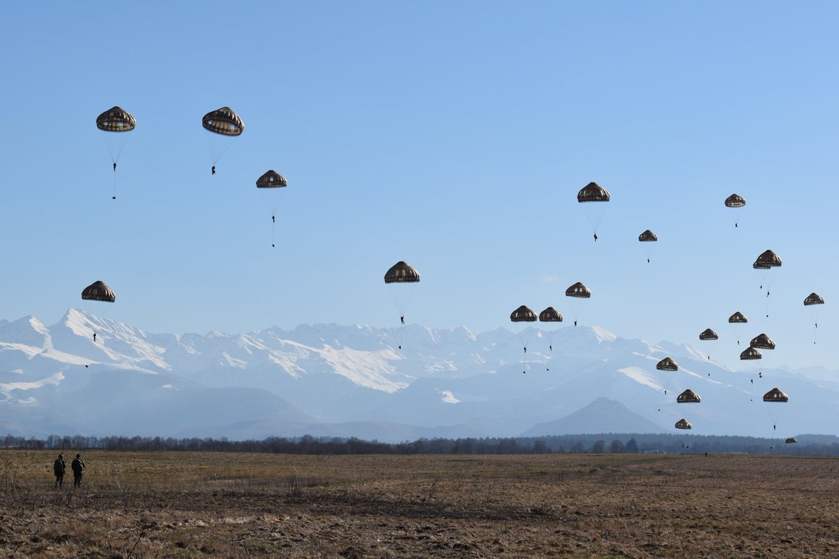 École des troupes aéroportées tweet media