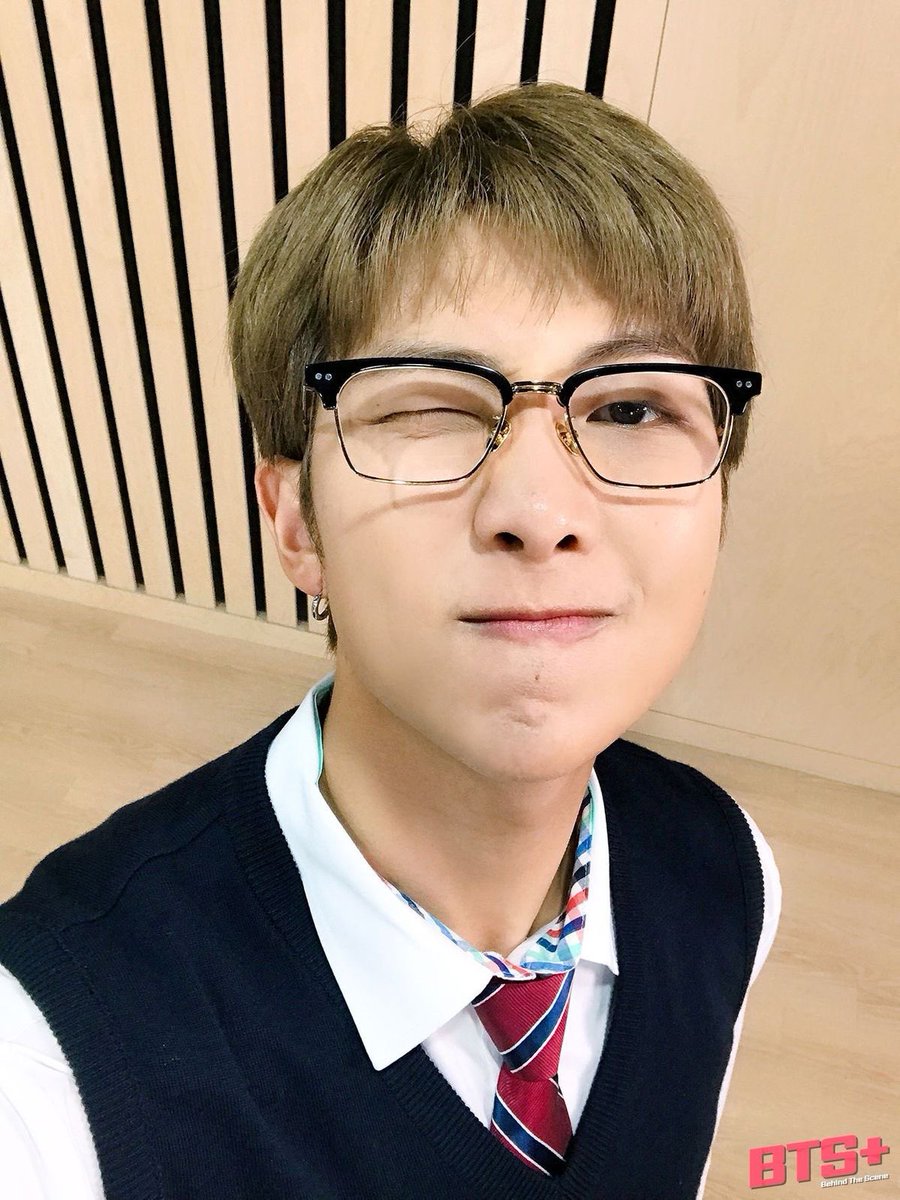 studiorkve's tweet photo. 📓 study boys !  ˎˊ˗ ☕️ ‧ ₊˚ ⏱٠࣪ ⋆💻₊ ˚ᵎ https://t.co/7seelVOlVQ