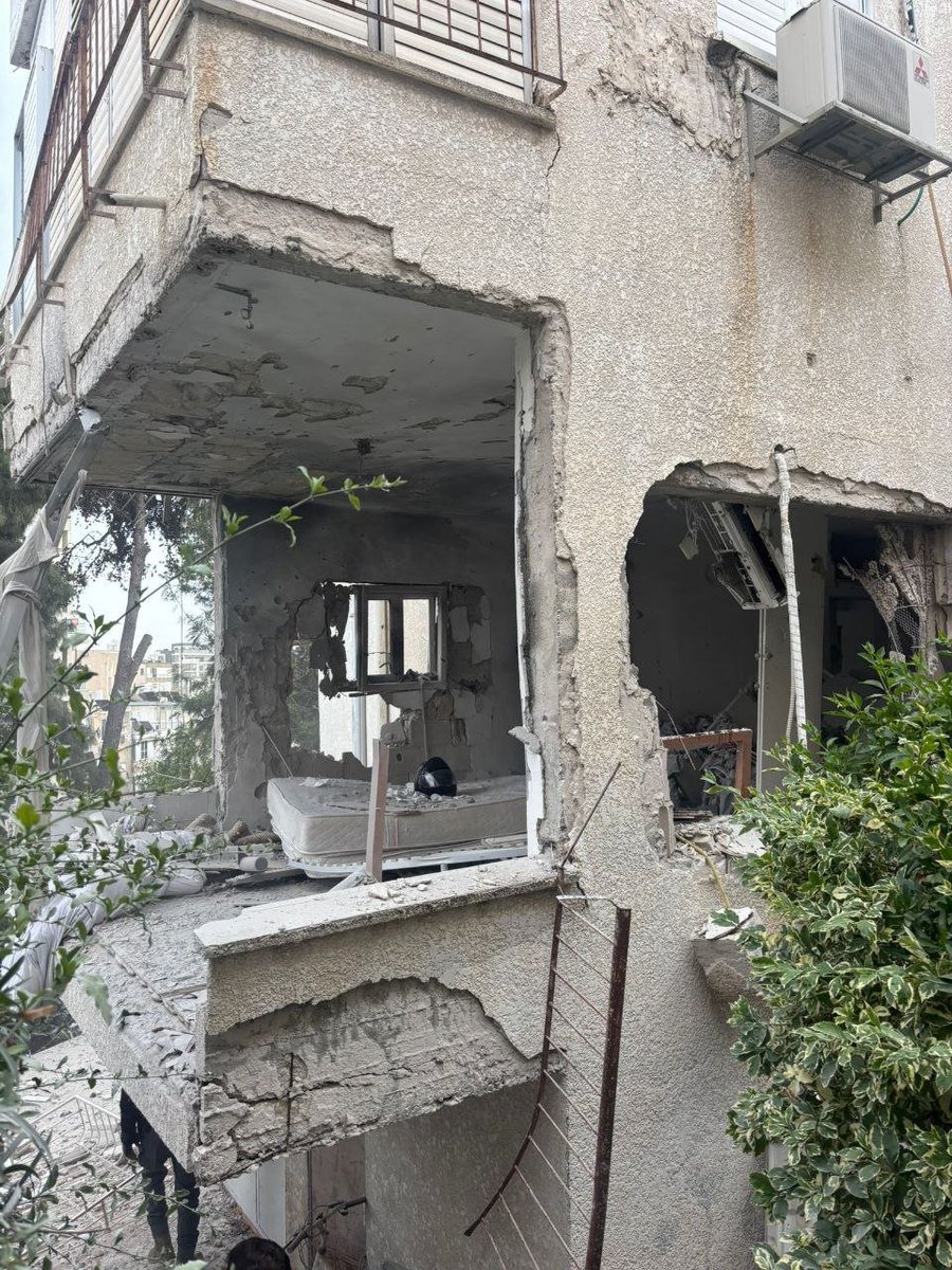 POPULAR FRONT tweet media