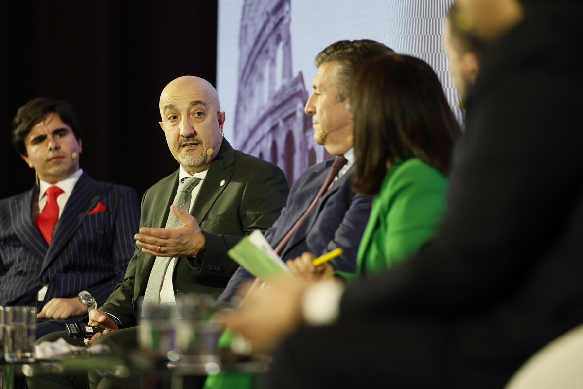 Gran Procesión Roma 17 mayo 2025 tweet media