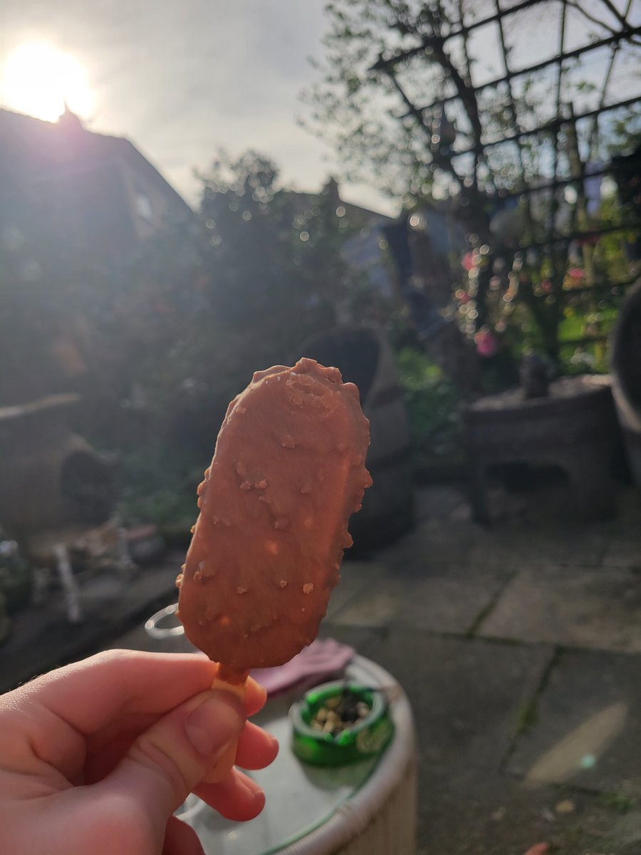 MetChasers🏴 tweet media