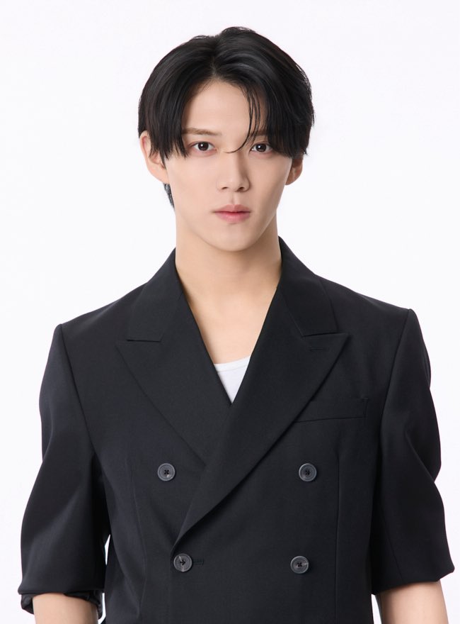 노 아 . tweet media