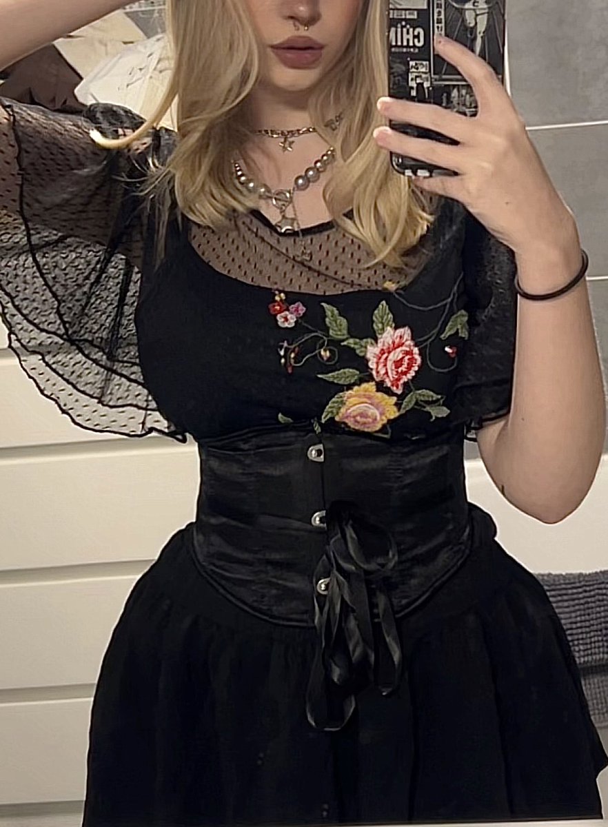 ₊⁺ 𝒉𝒐𝒓𝒓𝒐𝒓 𝒃𝒂𝒓𝒃𝒊𝒆 ‧⁺ tweet media