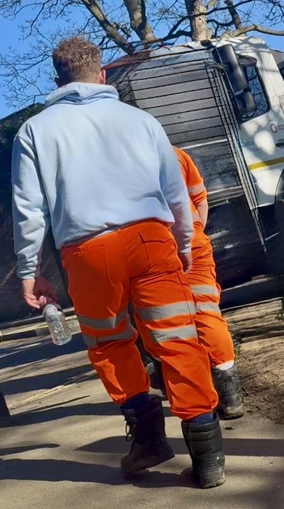 ScaffHunter's tweet photo. Fit ass ๐ #fit #fitass #fitAF #tradie #tradielad #fittradie #workie #workgear #hoodie #HiVis #HiViz #workboots #bootworship ๐ฝ https://t.co/wFUk2qXDx8