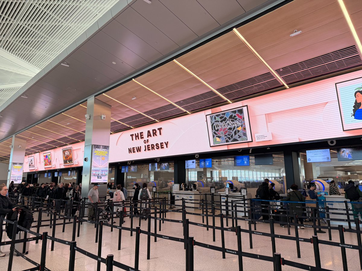 Newark Terminal A ⭐️⭐️⭐️⭐️⭐️ tweet media