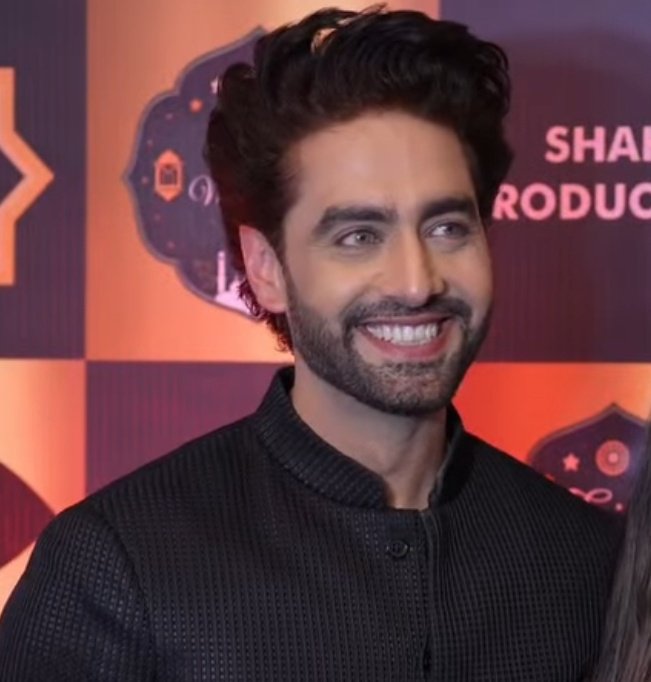Bas ye smile 😍✨

#yrkkh #armaanpoddar #rohitpurohit #2yearsRPasArmaan
