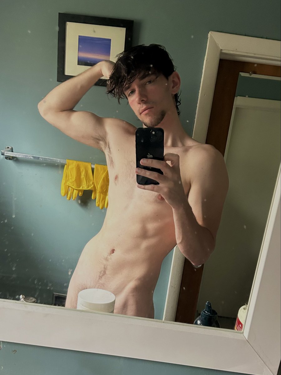 austin_belmont's tweet photo. California ya got room for one more gay dude? I wanna live near the beach and go surfing 🏄 https://t.co/skuieL2Bc8