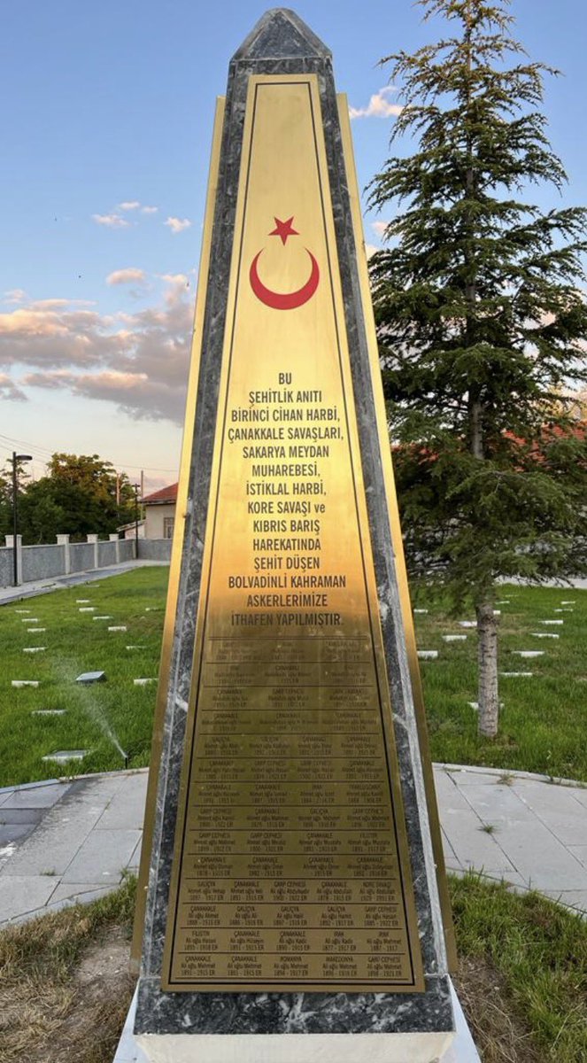 HasanDOGRUYOL's tweet photo. Bolvadin’imizin Kestemet Şehitliği’nde yükselen bu anlamlı anıtı ziyaret etme imkânınız oldu mu?

Bu anıt, 1914–1918 yılları arasında cereyan eden büyük cihan harbinde, vatan uğruna farklı cephelerde şehadete yürüyen Bolvadinli büyüklerimizin aziz hatırasını yaşatıyor. https://t.co/eJBgcrxyKH