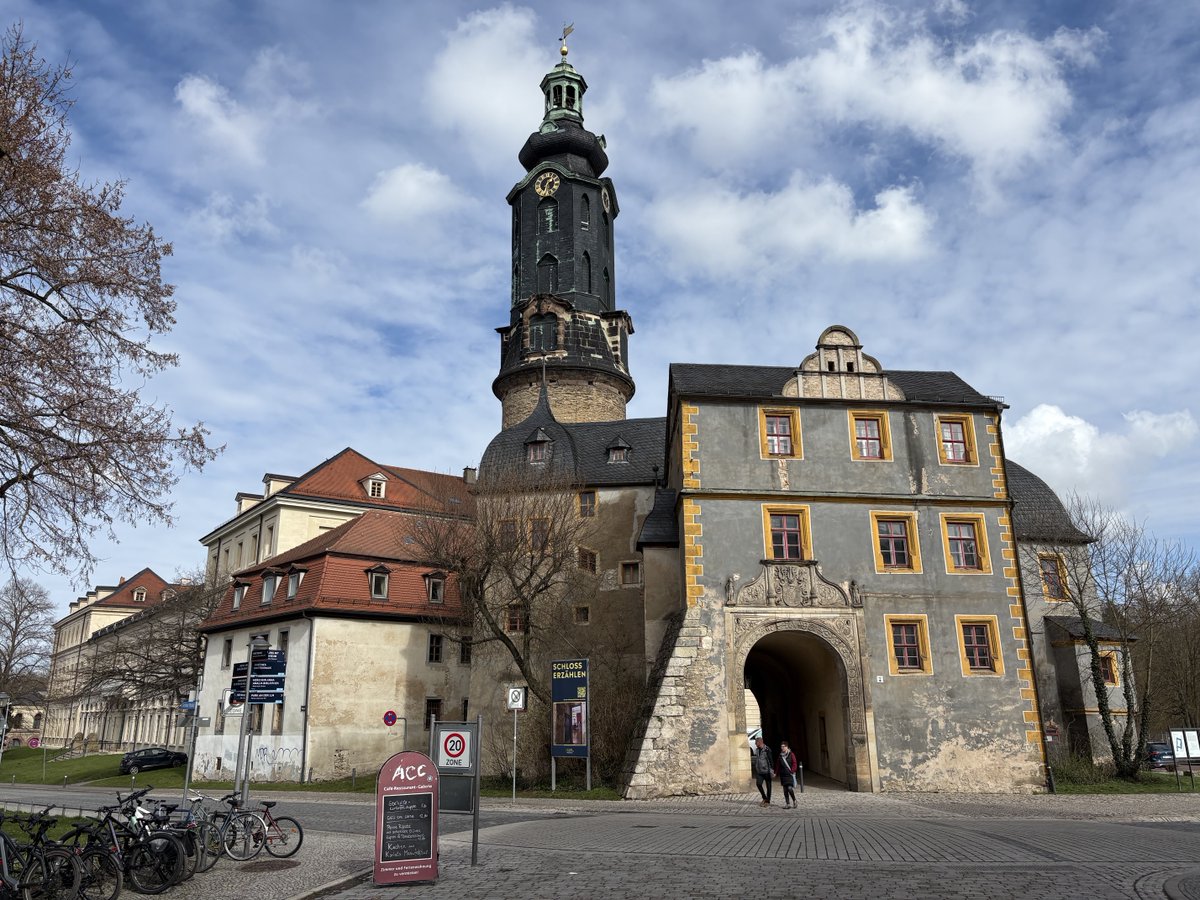 Jittersmith's tweet photo. Now in Wiemar, home of Goethe, the Wiemar Republic and one of the prettiest libraries I’ve ever seen. Full of wonderful architecture inc Bauhaus. I can see why it’s known as the spiritual home of Germany https://t.co/fQpi3q5nHl
