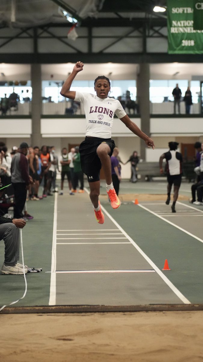CandidateClipss's tweet photo. C/O 2026 @Malikk1kk came in 1st place in both Boys Varsity Long jump (6.90m) and Triple Jump(13.97m) at the Big 12 conference meet @IWU_XCTF @EIU_TF @RedbirdTFXC @IlliniTrackXC @IHSA_IL @MSHeartland_ @milesplit @IllinoisRunNews https://t.co/ZmRKkufGyv