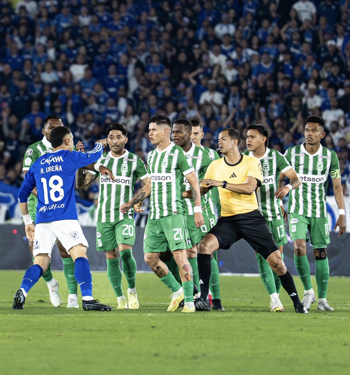 luis7stanaccount tweet media