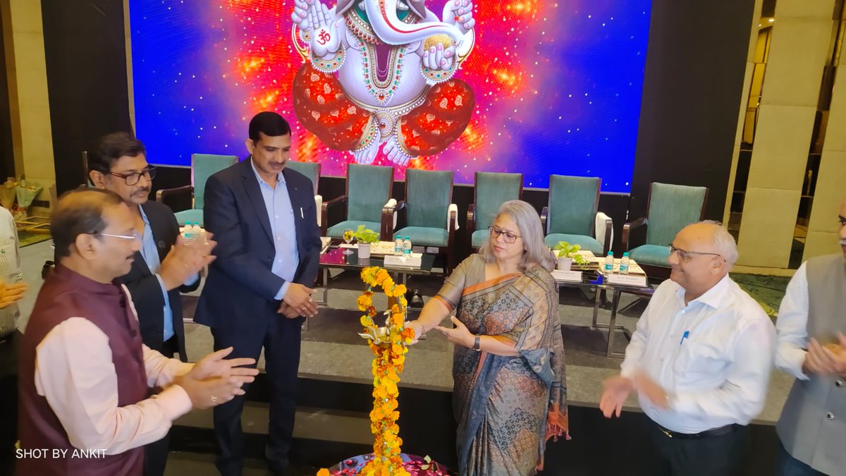 Textiles Committee tweet media