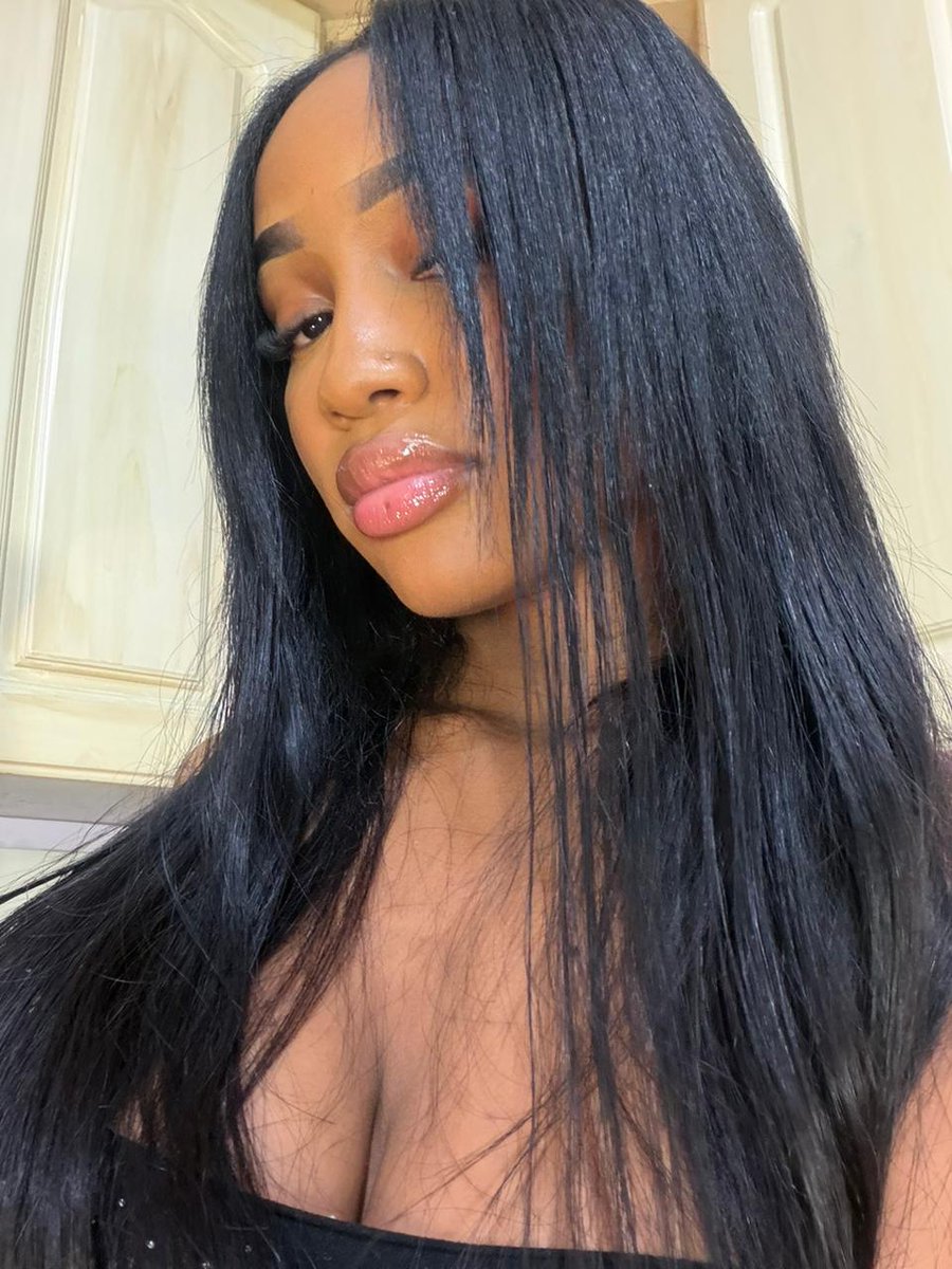 JulitPink tweet media