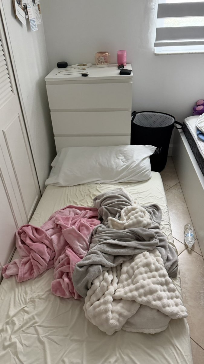 bensongumballll's tweet photo. Good morning #bedmaker #sistersroom https://t.co/LPsnjQVQZt