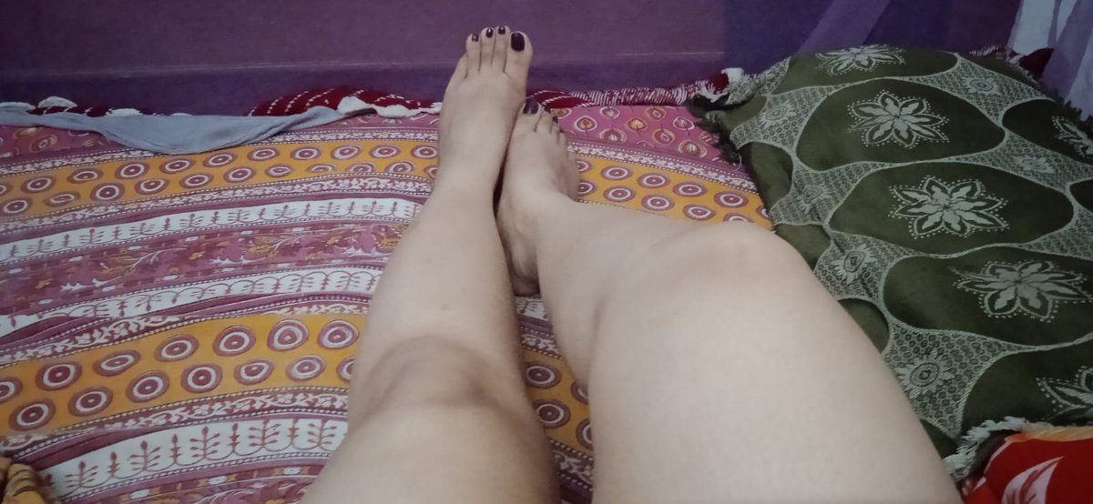 rand_001234's tweet photo. How are my legs looking boys? 🌚 https://t.co/77ofslc1yx