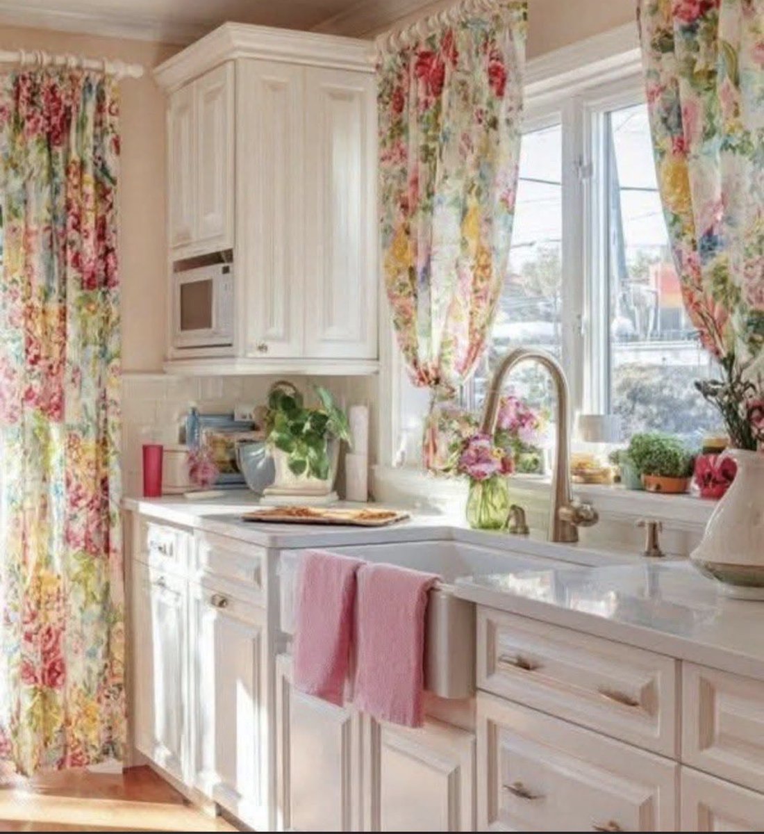 Juanita Broaddrick tweet media