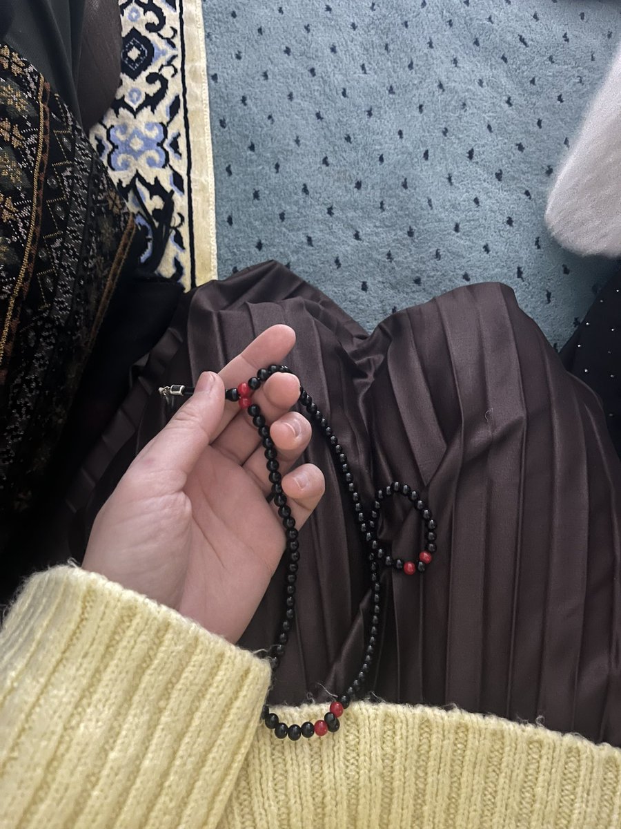krgzglb61's tweet photo. Razı gelmediğin ne varsa sil gönlümden Allah'ım..Ben beceremiyorum. https://t.co/8nQtTCNsoF