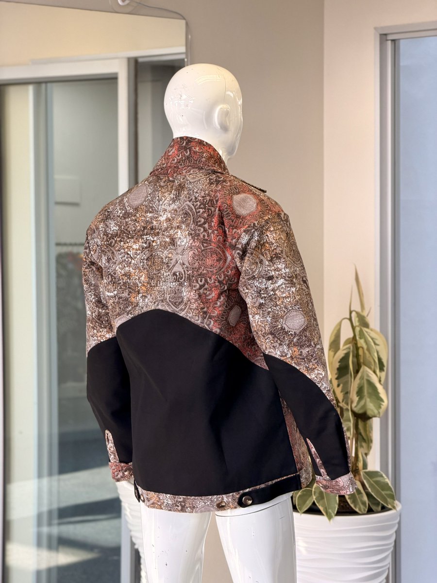 annatangb's tweet photo. I made this jacket for someone and for some weird reason, i don’t want to deliver it😂😫😫. It’s TOO GOOD🥹 n i am lowkey jealous 😂😂😂. https://t.co/izoTtHMQt8