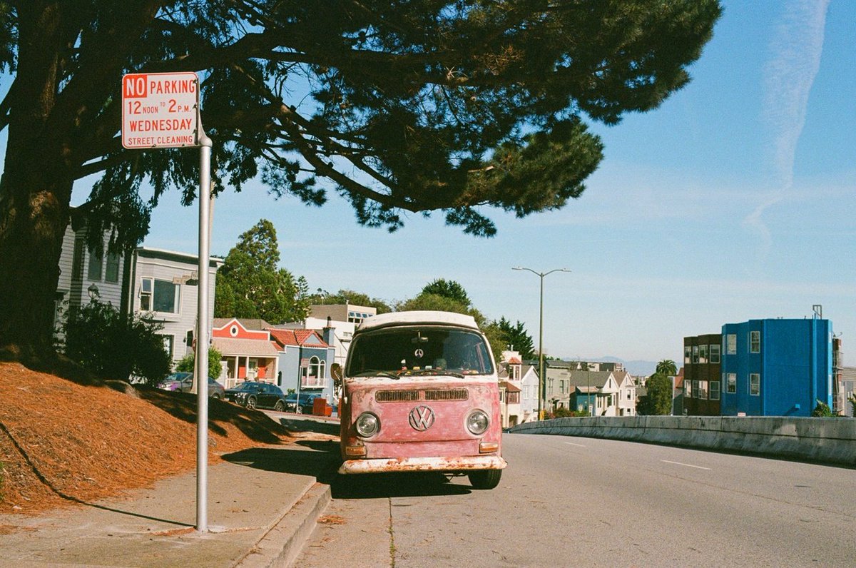 Avy Faingezicht tweet media